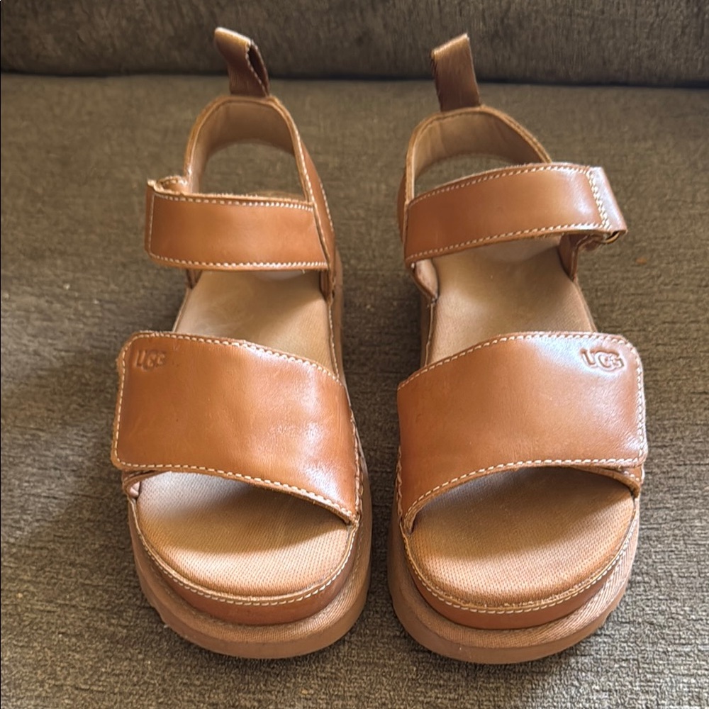 SOLD❣️ UGG Goldenstar Tan Leather Sandals